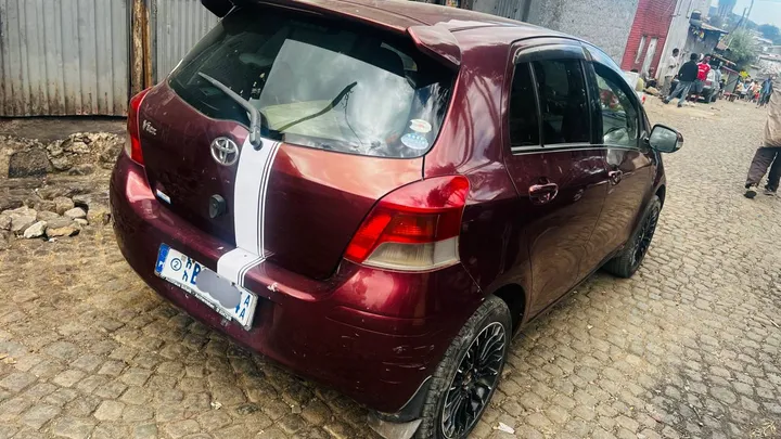 Toyota Yaris Compact 2010 – photo 3