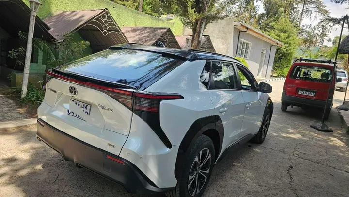 Toyota bZ4X AWD Electric 2023 – photo 6