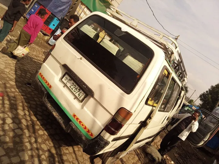 White Minibus Van for Sale – photo 7