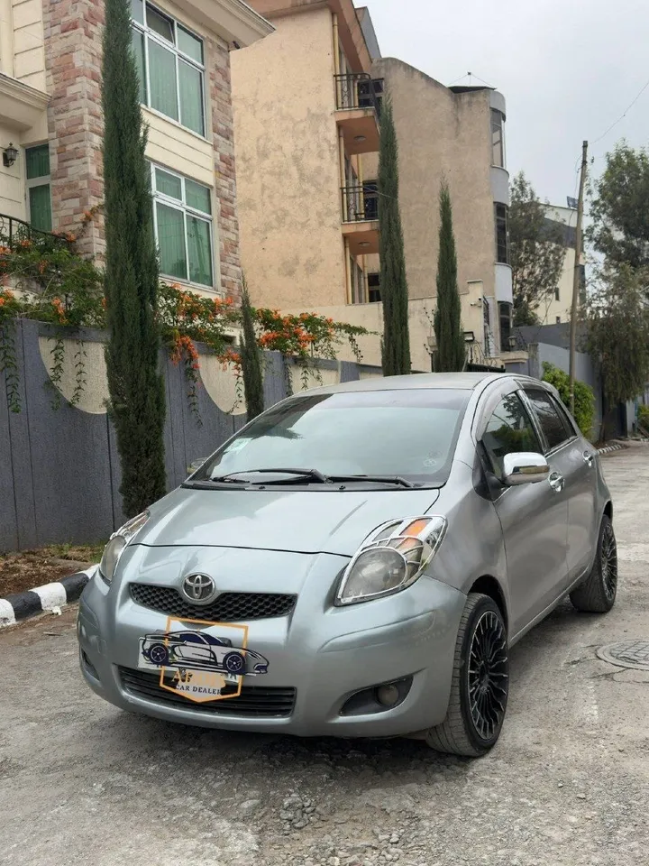 Toyota Yaris Compact 2010 – photo 9
