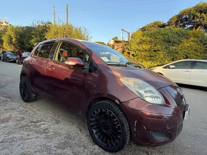 Toyota Yaris Compact 2010 – photo 4