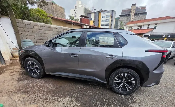 Toyota bZ4X 2023 Electric SUV – photo 4