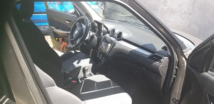 Suzuki Swift 2022 Automatic – photo 5