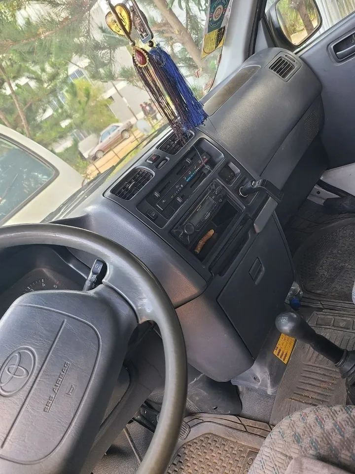 Toyota Hiace Dolphin 2006 Van – photo 5