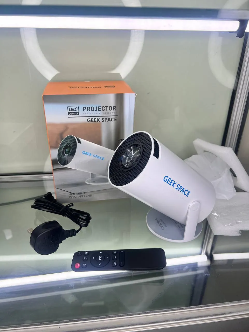 Geek Space HY300 Projector – photo 4