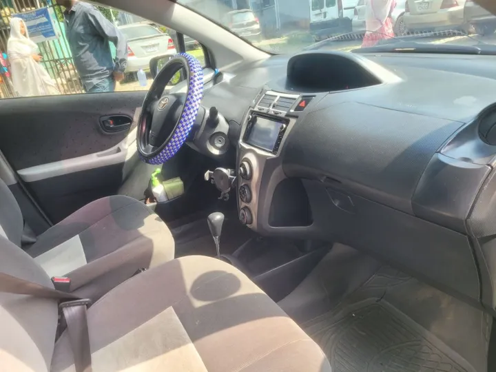 Toyota Yaris Compact 2010 – photo 6