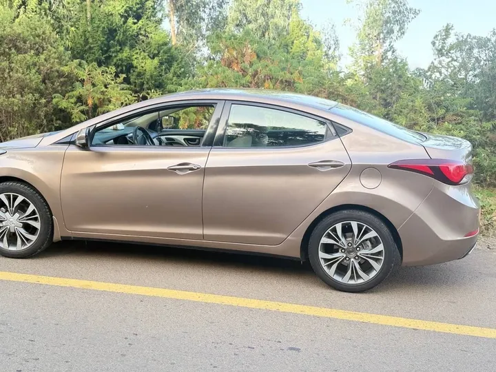 Hyundai Elantra 1.6L – photo 4