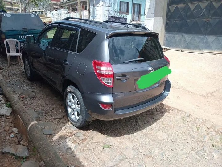 2011 Toyota RAV4 Automatic – photo 4