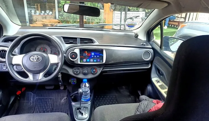 Toyota Yaris Compact 2015 – photo 5