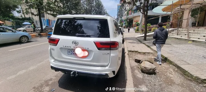 Toyota Land Cruiser VXR 2023 – photo 5