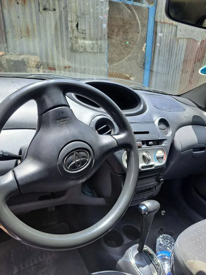 Toyota Vitz 2004 Automatic – photo 3