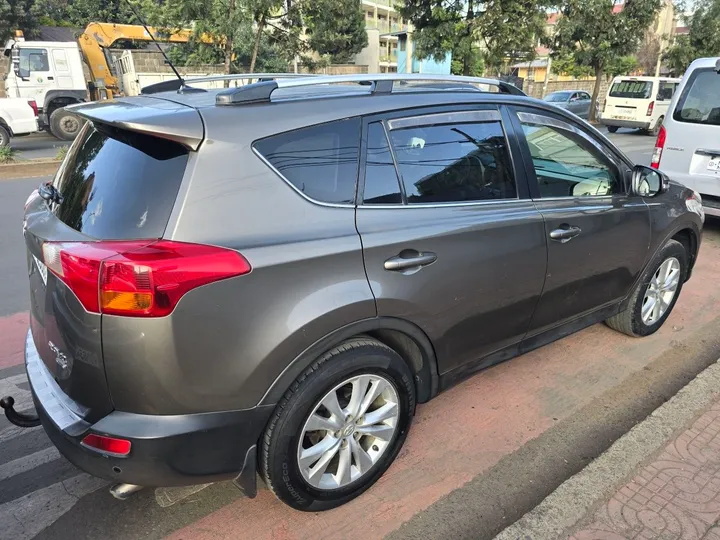 Toyota RAV4 2015 Automatic SUV – photo 5