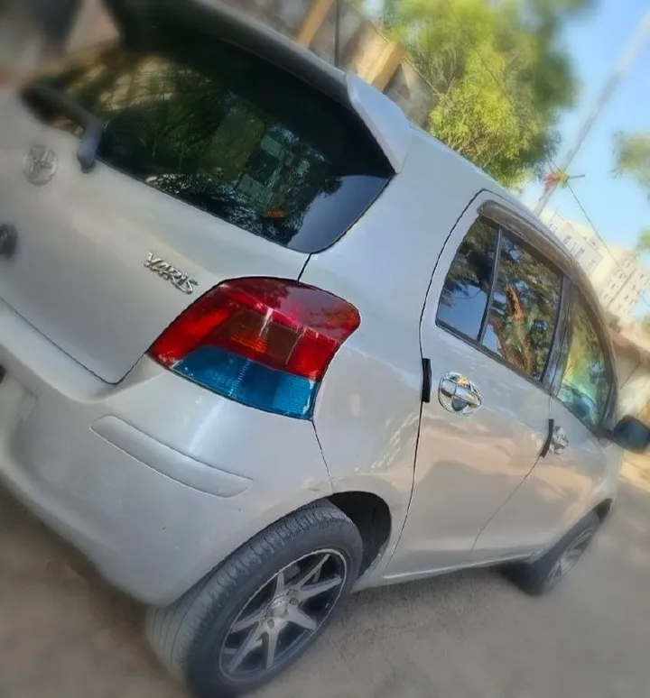 Toyota Yaris Compact 2009 Automatic – photo 6