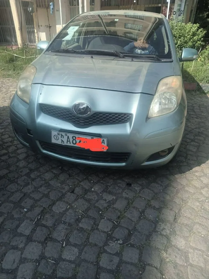 Toyota Vitz 2010 Automatic – photo 3