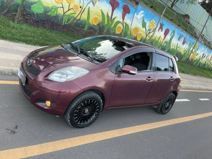 Toyota Compact Yaris 2010 – photo 8