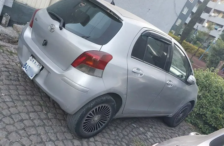 Toyota Yaris Compact 2010 – photo 3