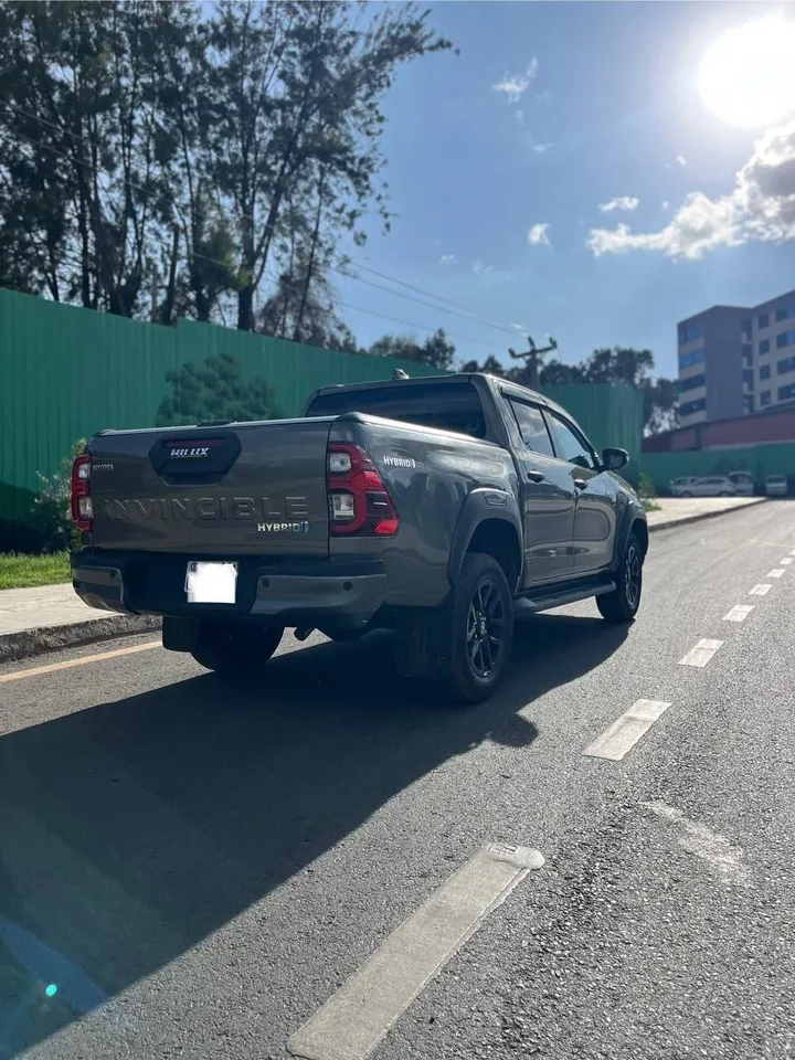 Toyota Hilux Invincible Hybrid 2024 – photo 4