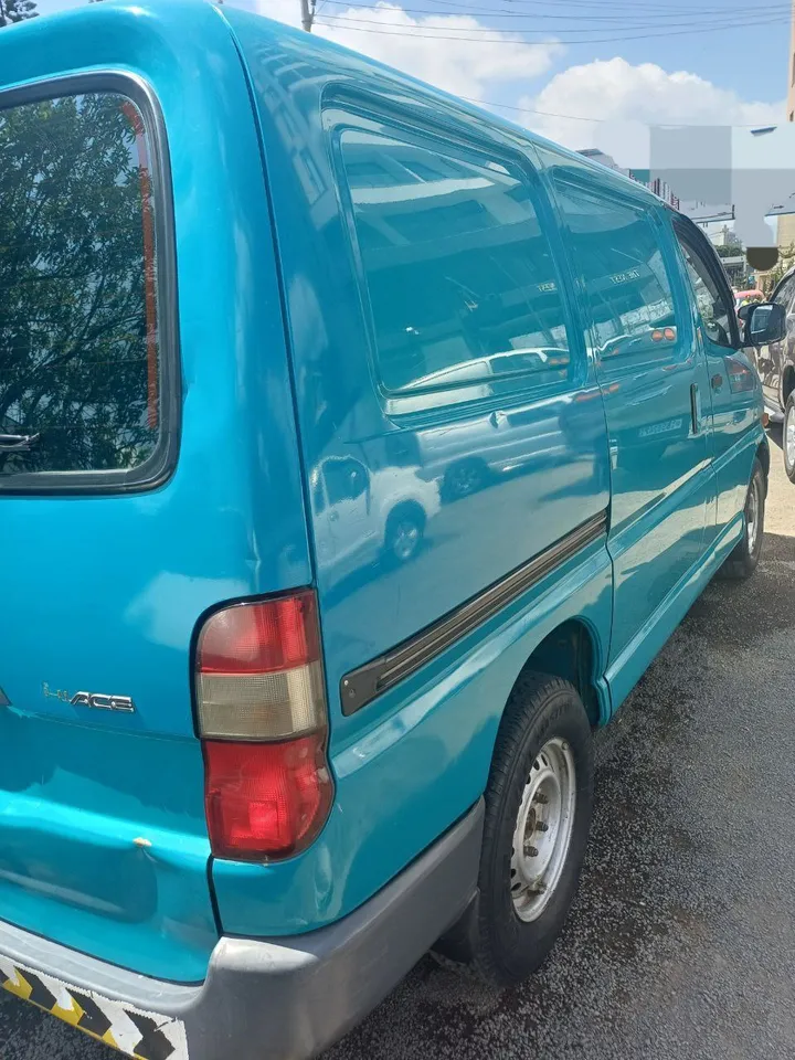 Toyota Hiace Dolphin Diesel Van – photo 4