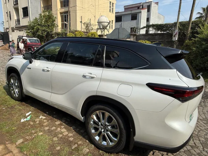 Toyota Highlander Limited 2024 – photo 4