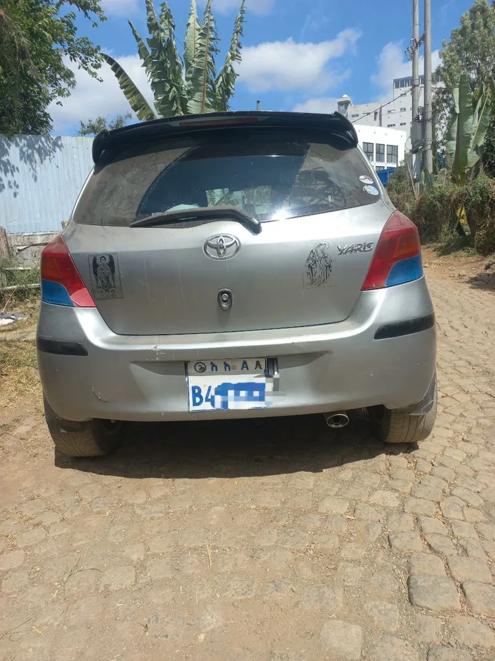 Toyota Compact Yaris 2010 – photo 3