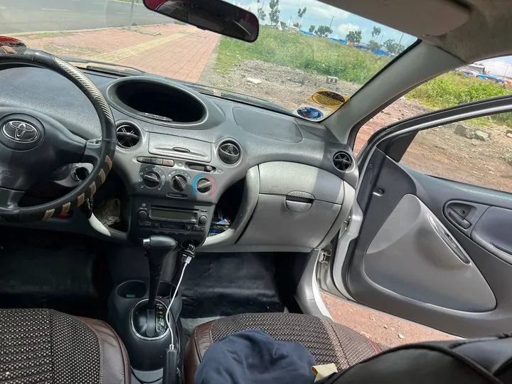 Toyota Vitz 2002 Automatic – photo 4