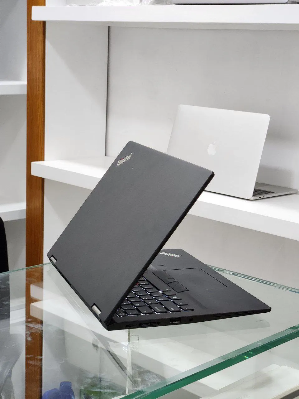 Lenovo ThinkPad Yoga X390 Laptop – photo 5