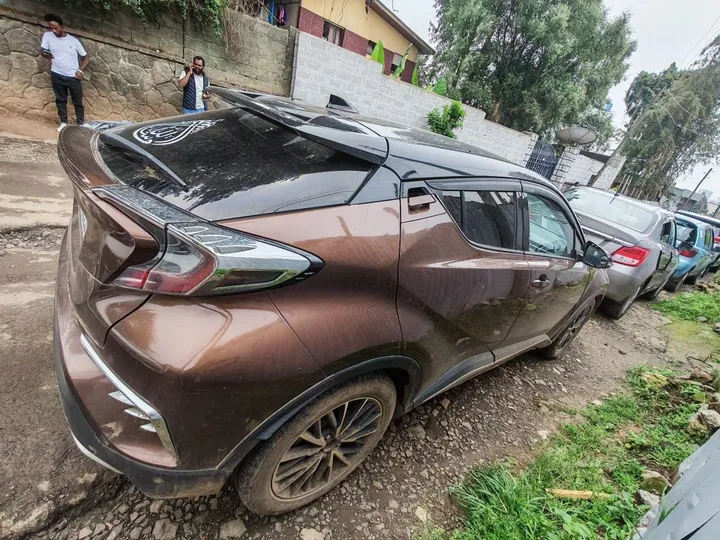 Toyota CHR 2017 Automatic – photo 4