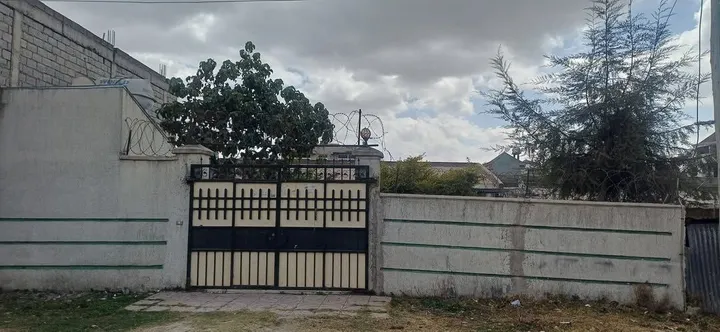 300 Sqm Service House for Sale – photo 3