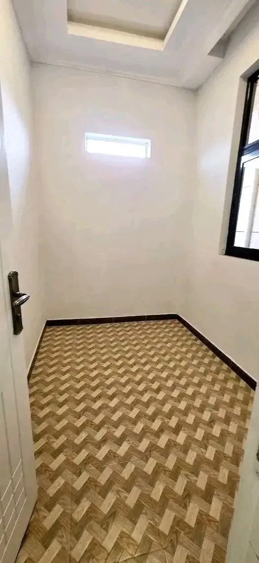 Modern 5-Bedroom Villa in Summit – photo 3