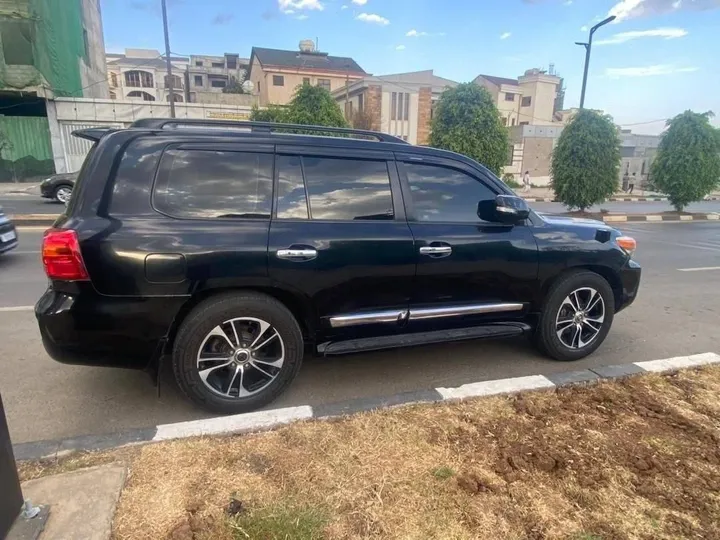Toyota Land Cruiser VXR 2016 SUV – photo 5