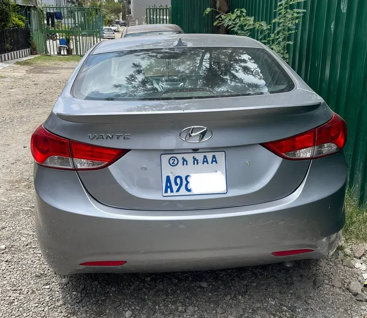 Hyundai Avante 2013 Automatic – photo 4