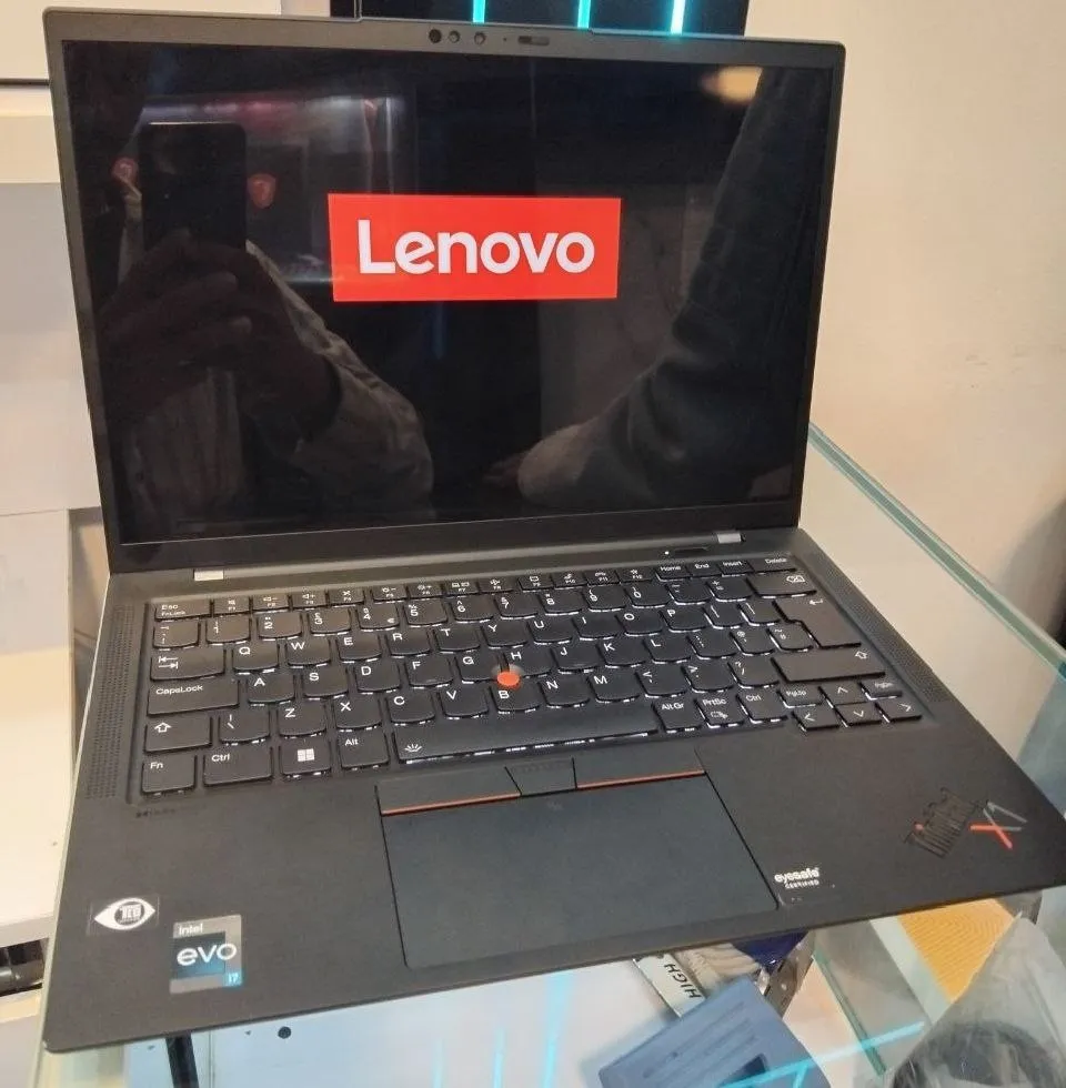 Lenovo ThinkPad X1 Carbon Gen 10 – photo 4