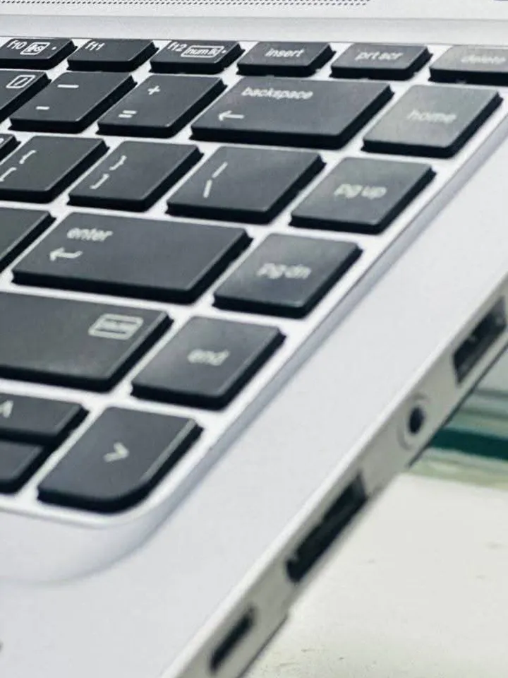 HP EliteBook 820 G3 Laptop – photo 4