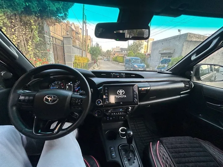 Toyota Hilux 2022 Pickup – photo 3