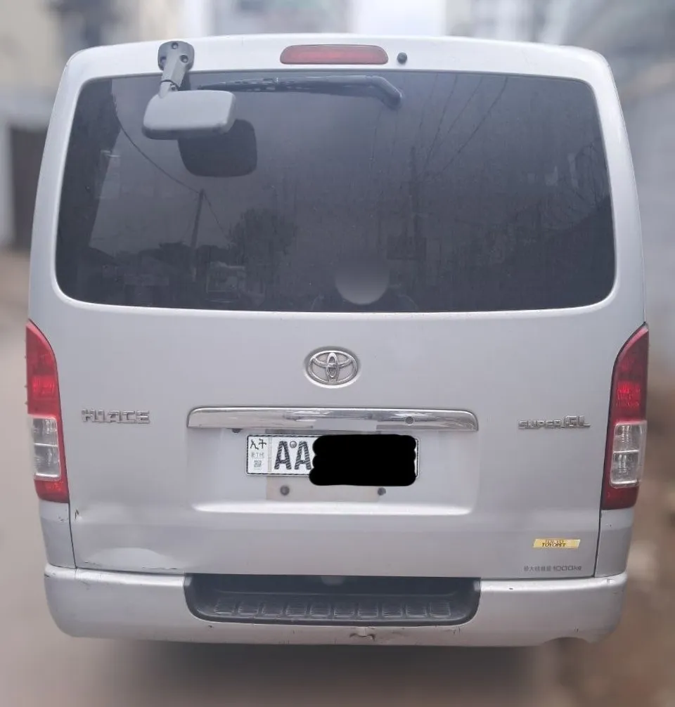 Toyota HiAce Super GL 2017 – photo 4