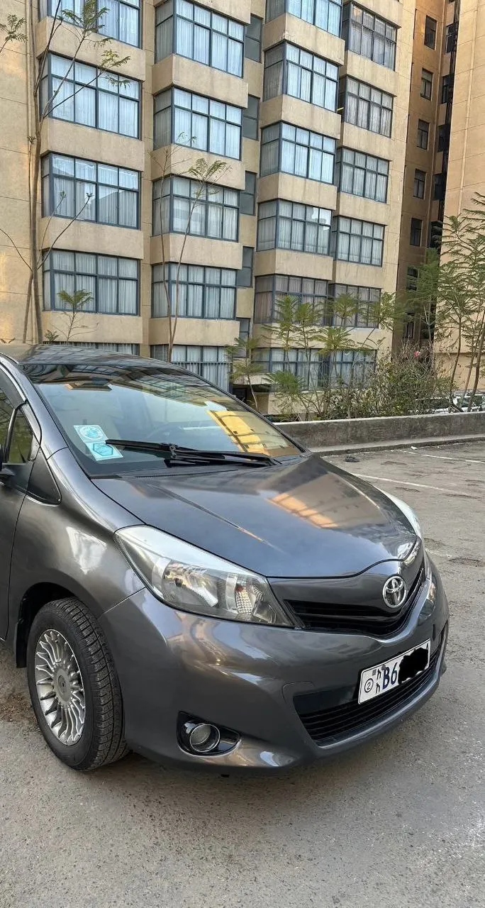Toyota Yaris Compact 2014 Automatic – photo 4