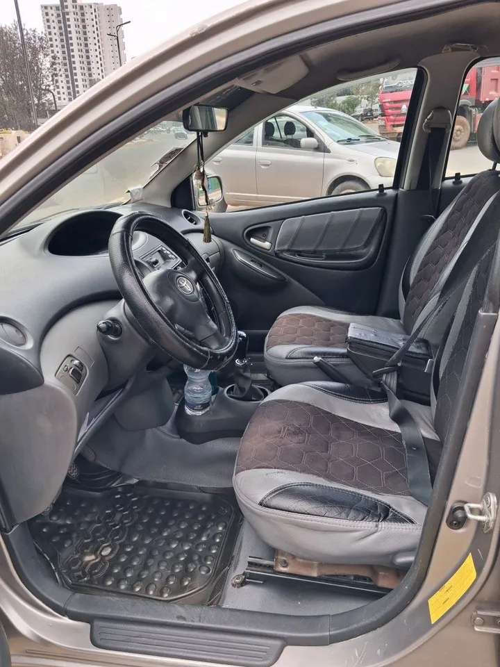 Toyota Vitz Yaris 2005 Manual – photo 3