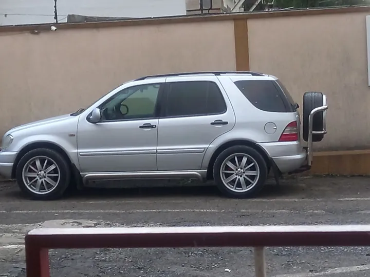 Mercedes ML 2000 V6 – photo 5