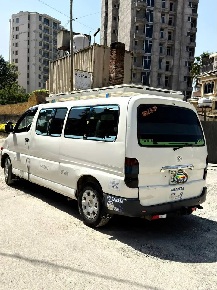 Toyota D4D 2006 Manual Van – photo 6