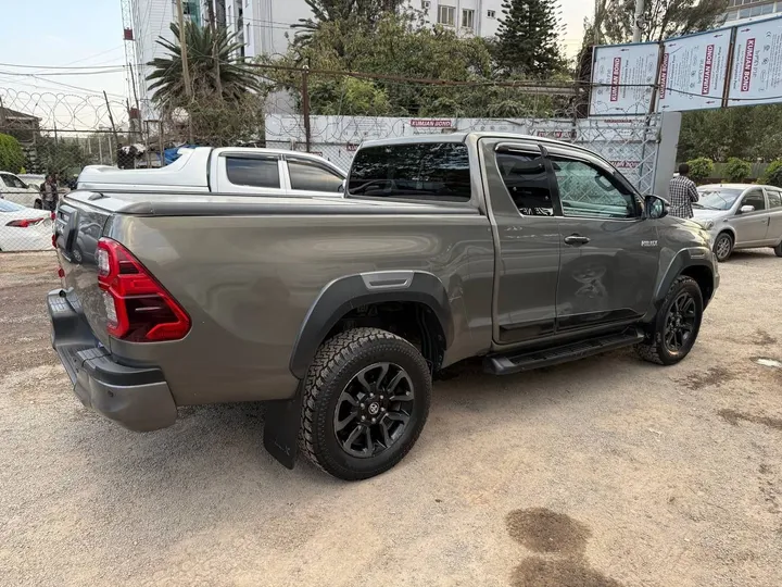 Toyota Hilux Invincible 2021 Automatic – photo 8