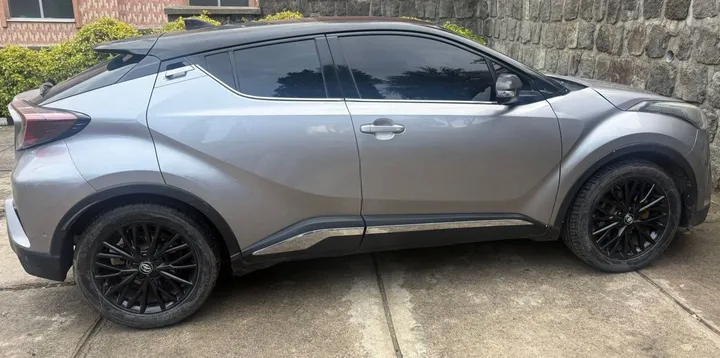 Toyota C-HR 2017 Automatic – photo 3