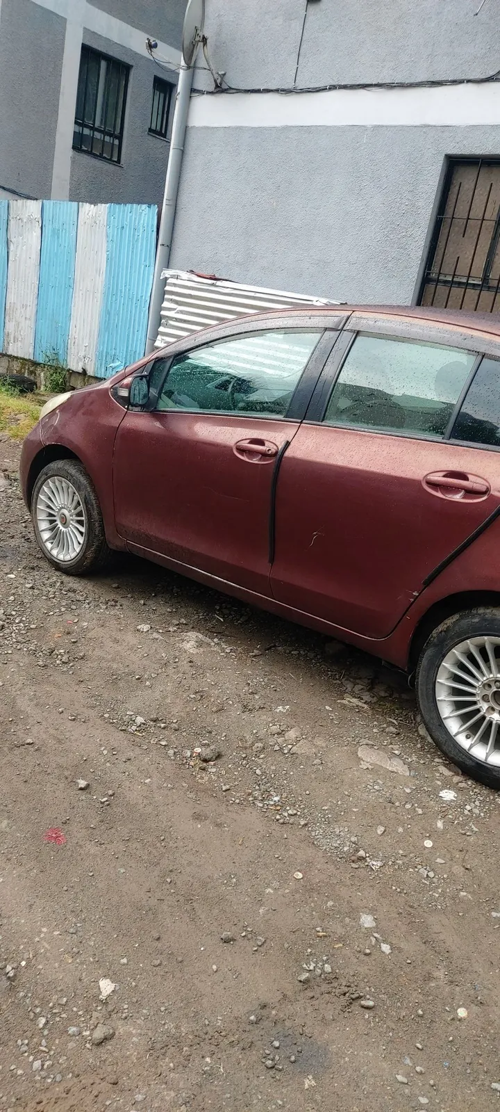 Toyota Yaris Compact 2010 – photo 4