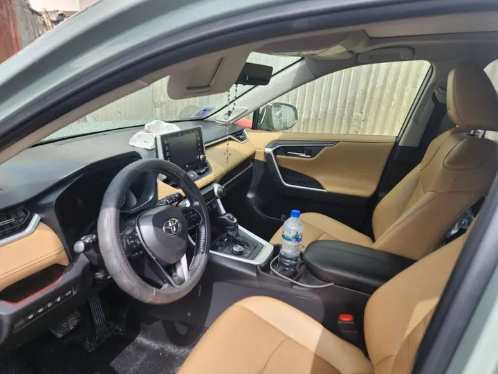 Toyota Rav4 2021 AWD SUV – photo 3