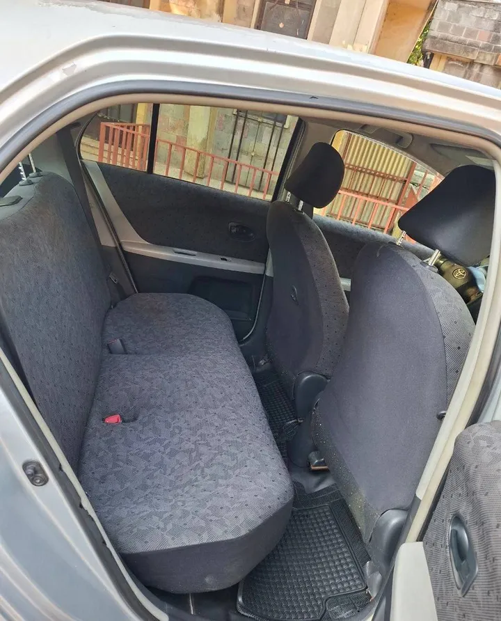 Toyota Yaris Compact 2009 Automatic – photo 3
