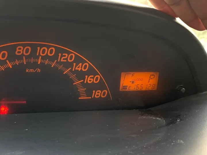 2010 Toyota Vitz Hatchback – photo 6