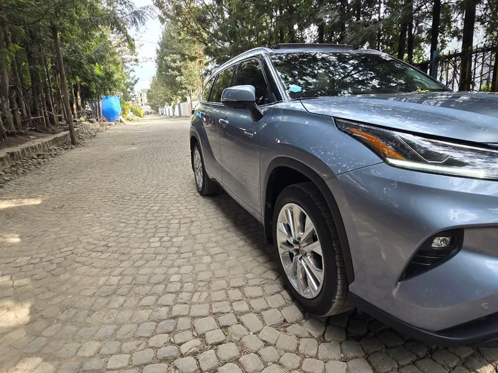 2024 Toyota Highlander Hybrid Limited – photo 9