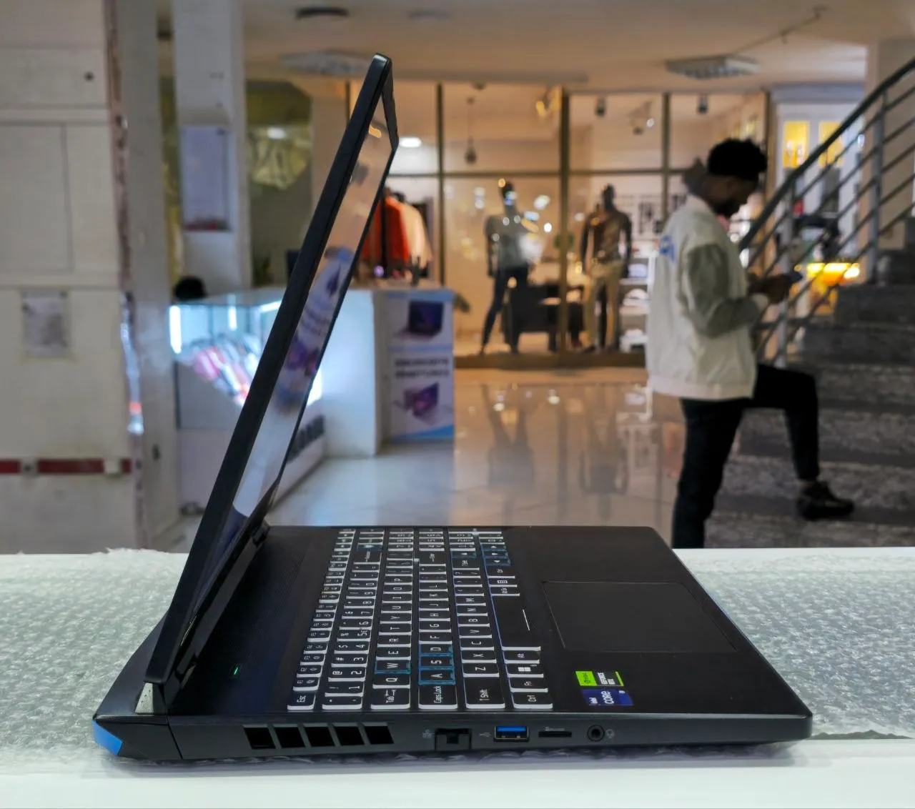 Acer Predator Helios PHN16 i9 RTX 4060 – photo 3