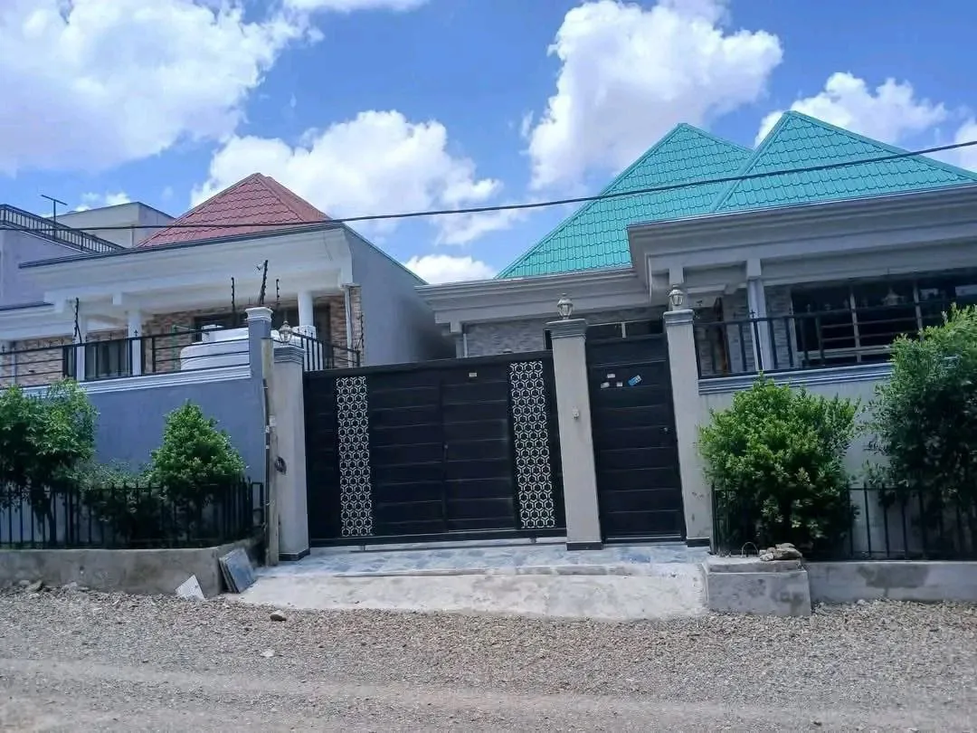 Modern 4-Bedroom Villa in Summit – photo 4