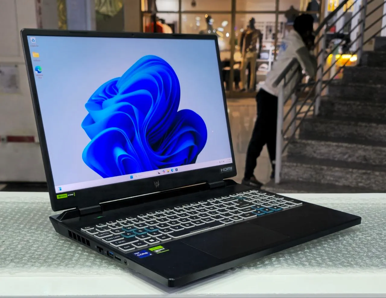Acer Predator Helios PHN16 i9 RTX 4060 – photo 4