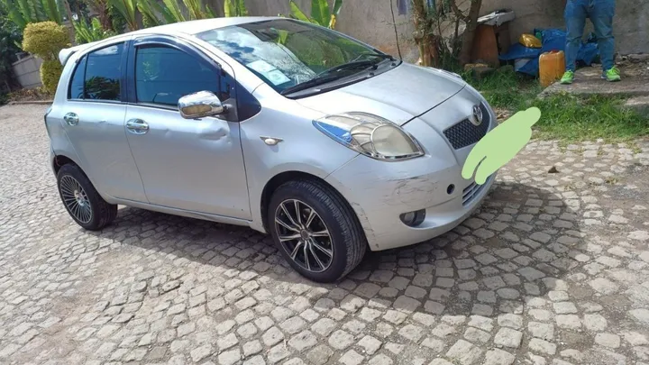 Toyota Yaris Compact 2007 – photo 8